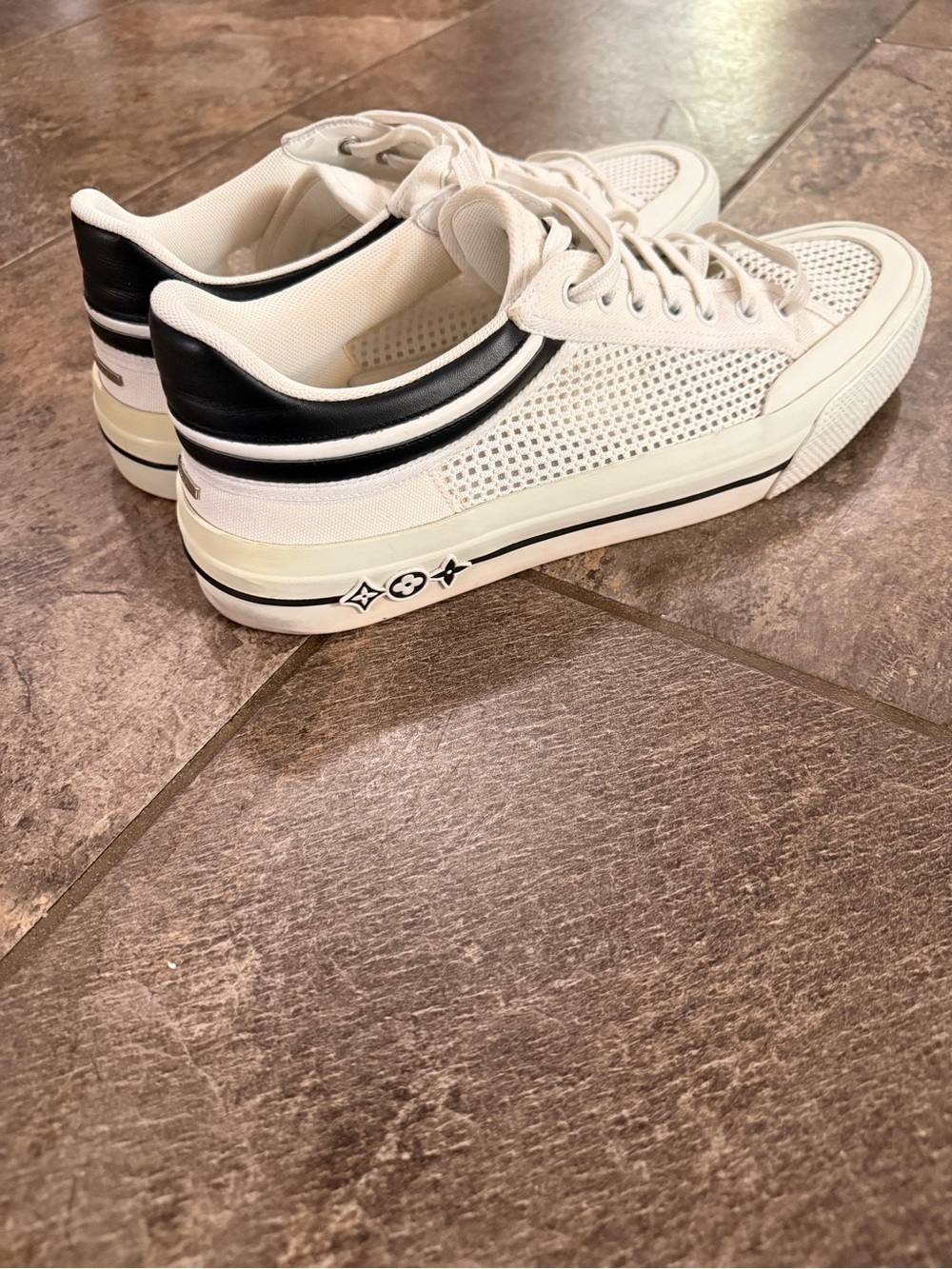 Men’s White Louis Vuitton Sneakers 9.5 - Picture 2 of 11